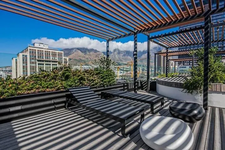 Upmarket And Stylish Apartment With Rooftop Pool. Cape Town