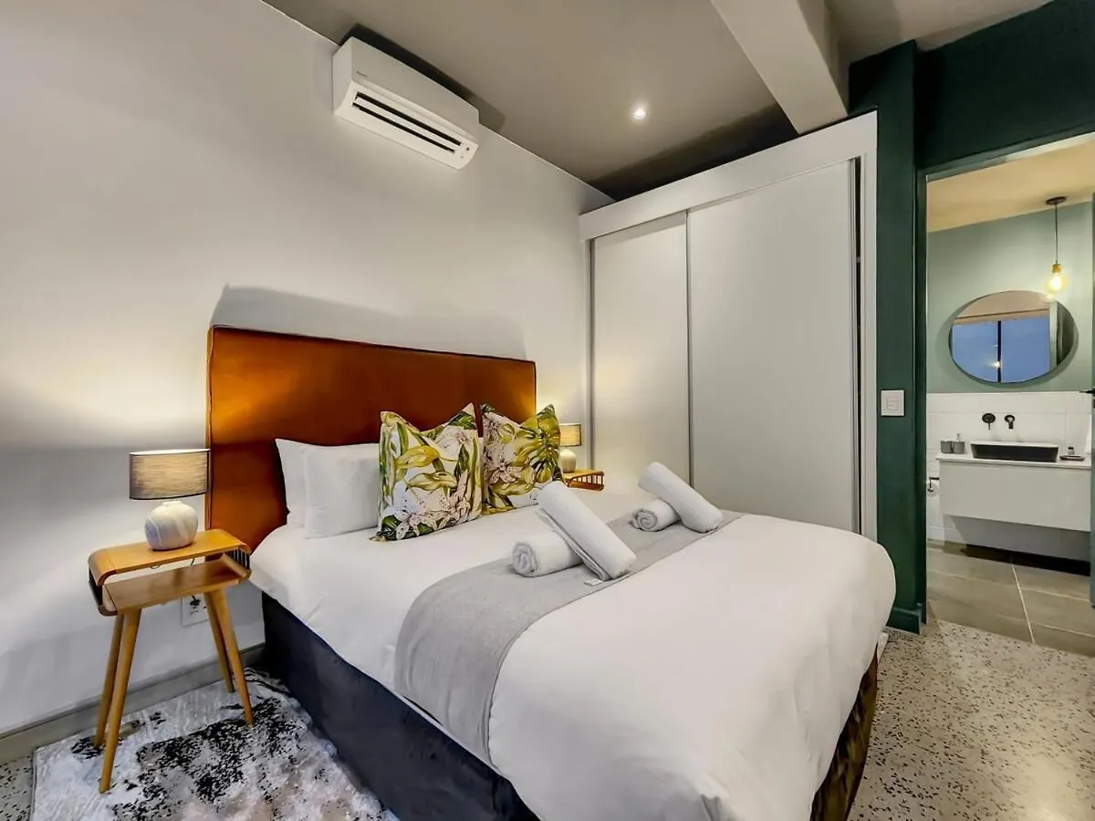 Upmarket And Stylish Apartment With Rooftop Pool. Cape Town
