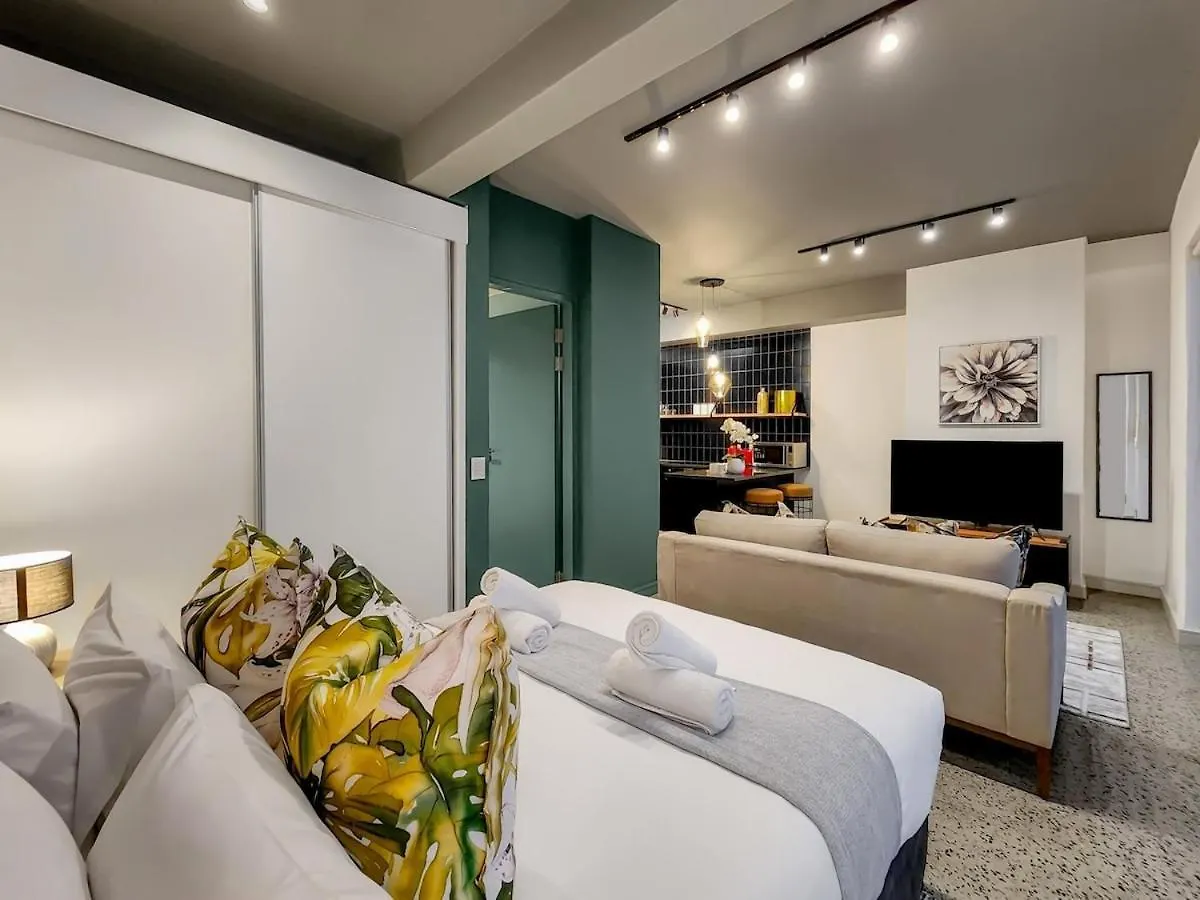 Upmarket And Stylish Apartment With Rooftop Pool. Cape Town