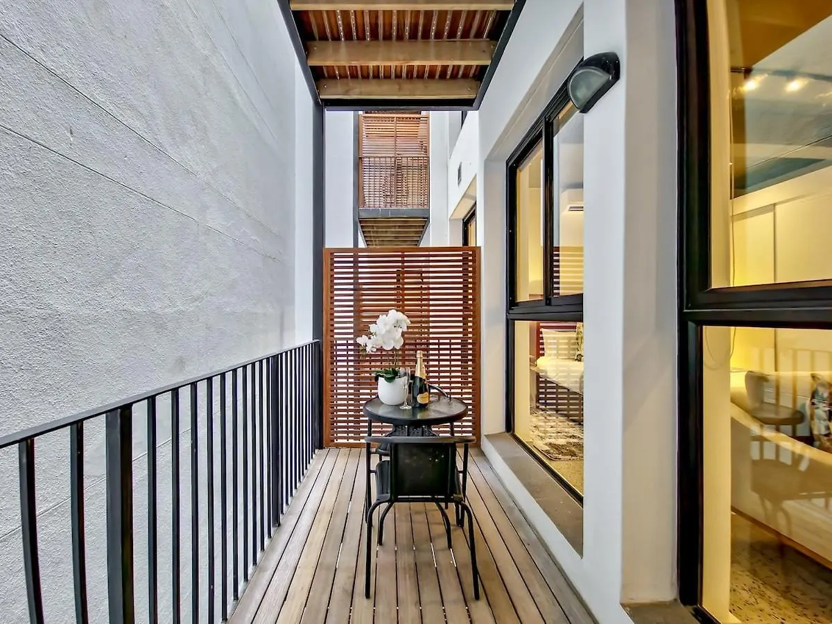 Upmarket And Stylish Apartment With Rooftop Pool. Cape Town South Africa