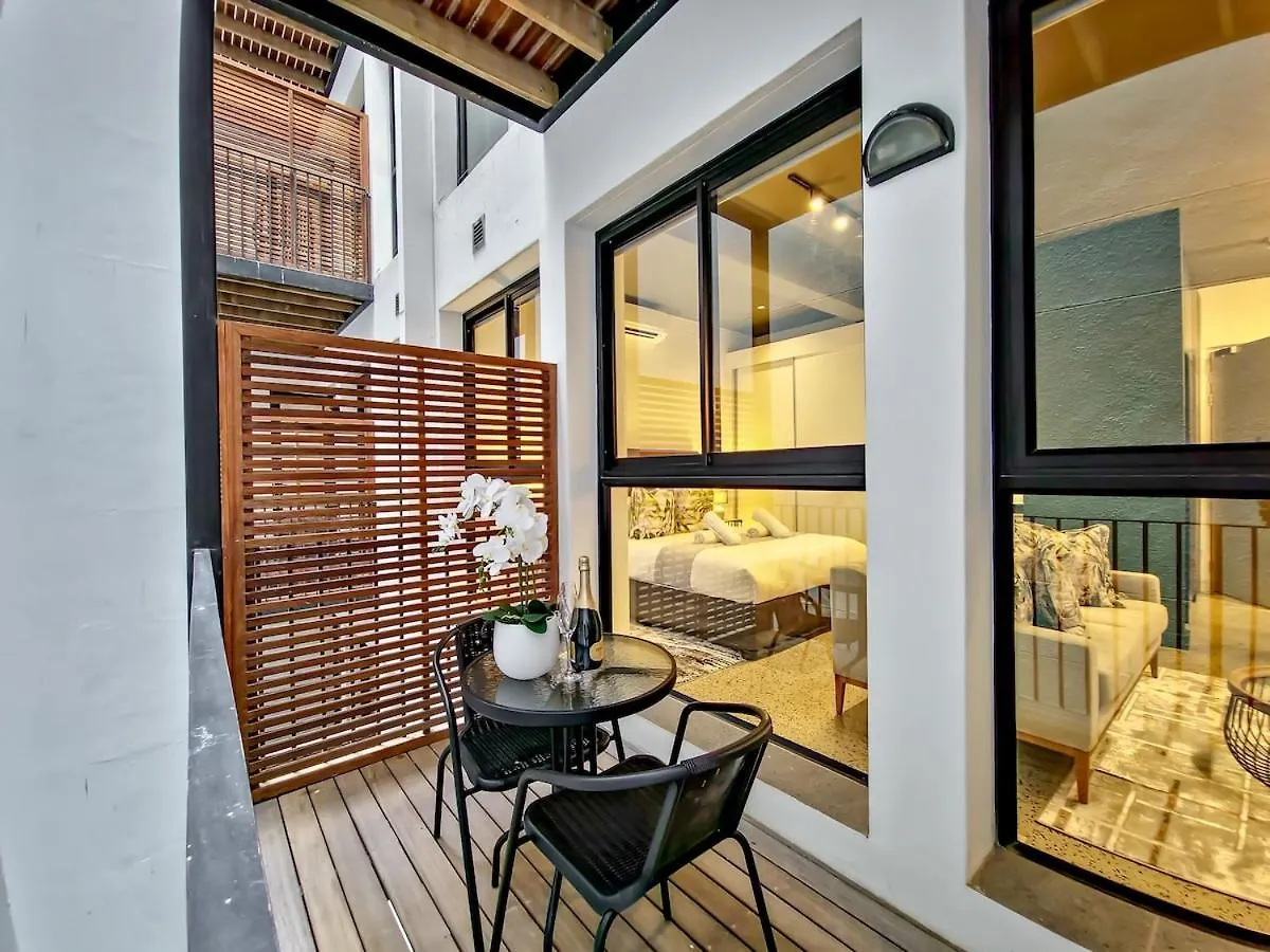 Upmarket And Stylish Apartment With Rooftop Pool. Cape Town