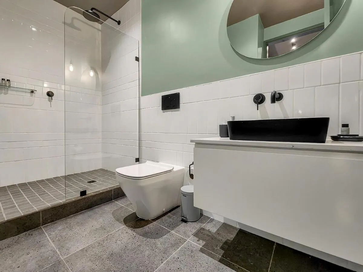 Upmarket And Stylish Apartment With Rooftop Pool. Cape Town