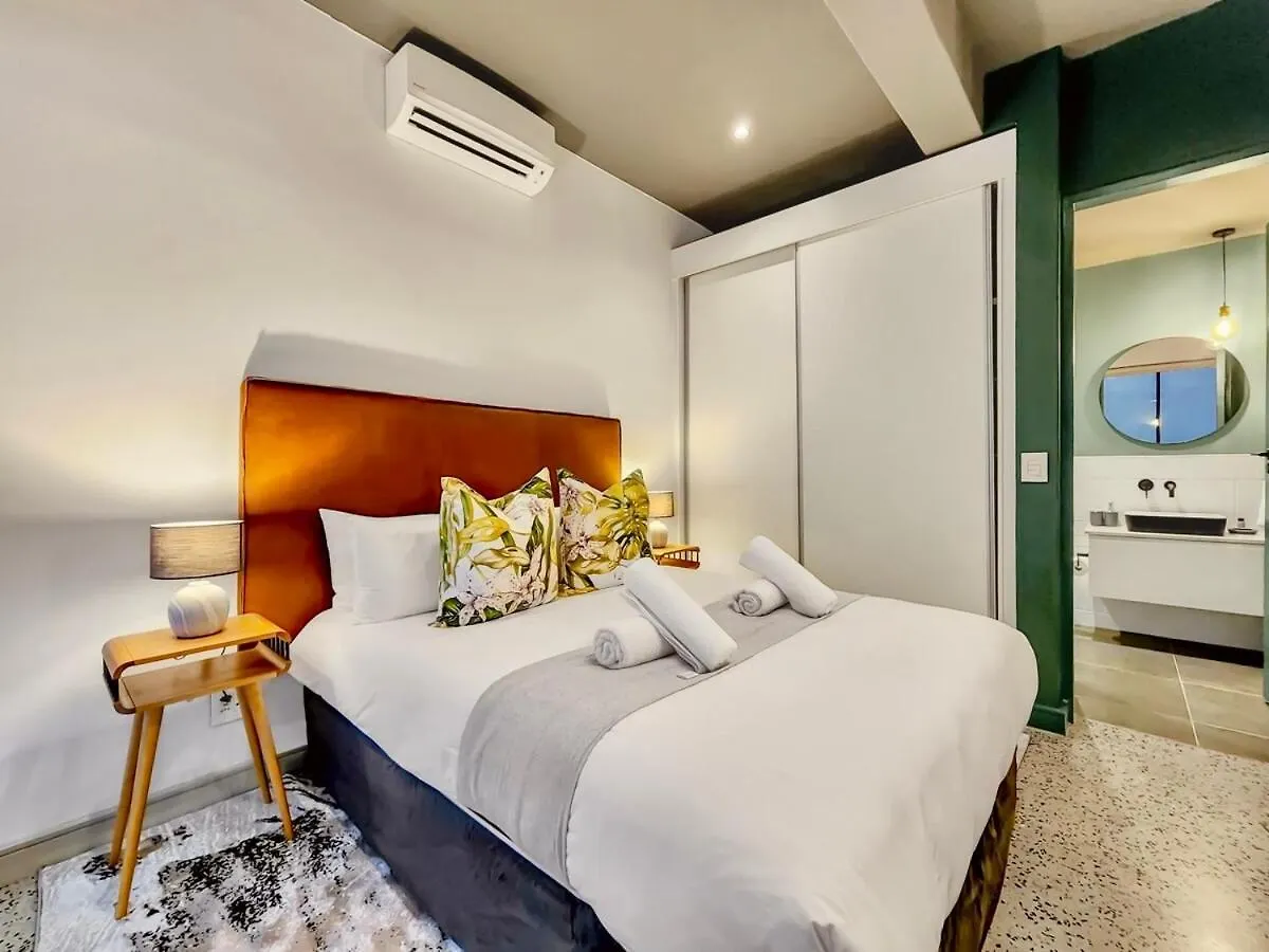 Upmarket And Stylish Apartment With Rooftop Pool. Cape Town