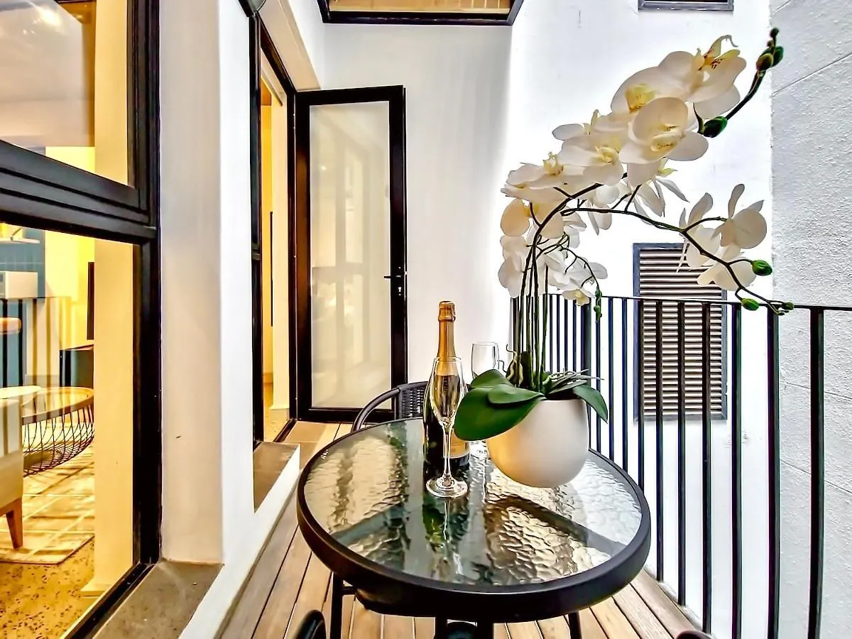 Upmarket And Stylish Apartment With Rooftop Pool. Cape Town South Africa