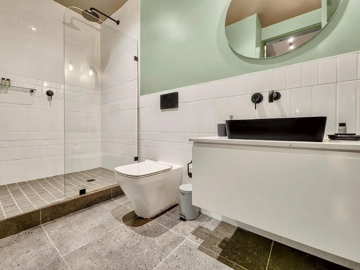 Upmarket And Stylish Apartment With Rooftop Pool. Cape Town