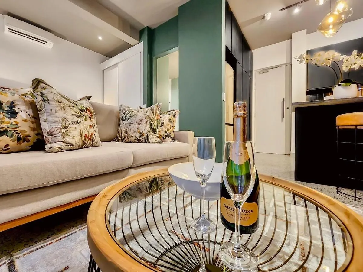 Upmarket And Stylish Apartment With Rooftop Pool. Cape Town