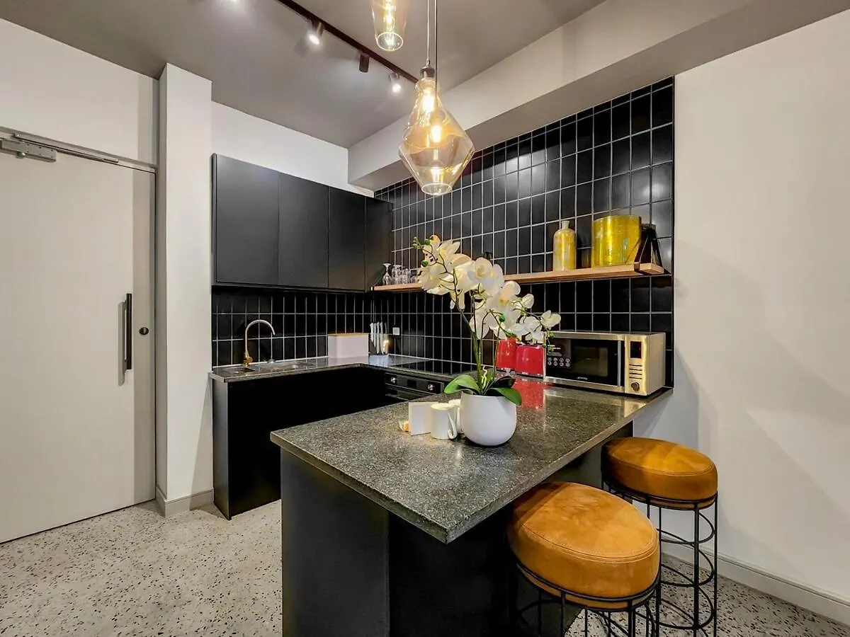 Upmarket And Stylish Apartment With Rooftop Pool. Cape Town